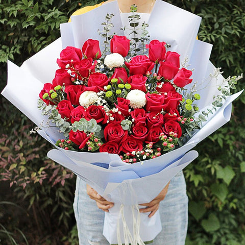 Passionate love(33 fine red roses)